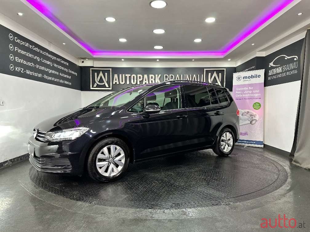 2017' Volkswagen Touran photo #3