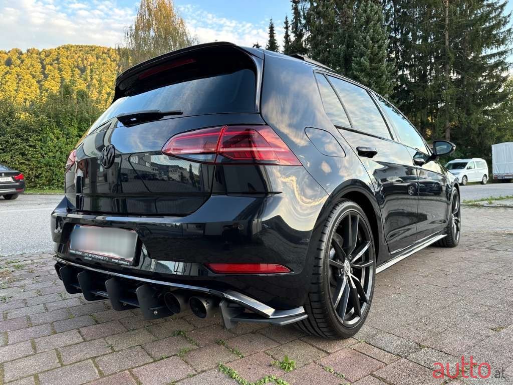 2017' Volkswagen Golf photo #5