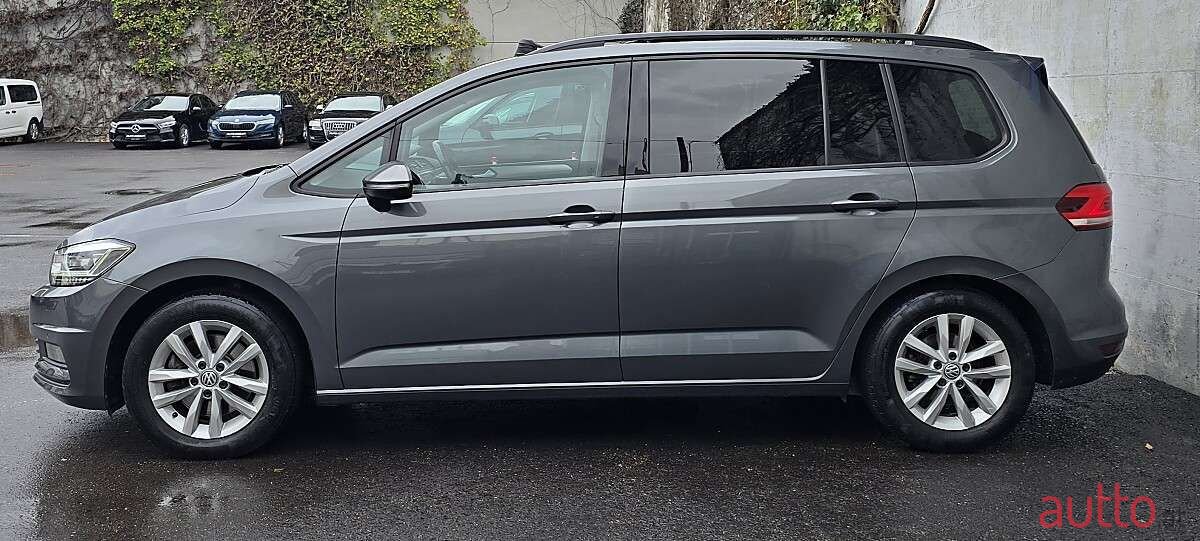 2018' Volkswagen Touran photo #5