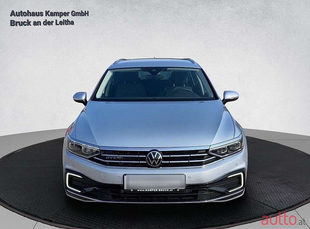 2023' Volkswagen Passat photo #2