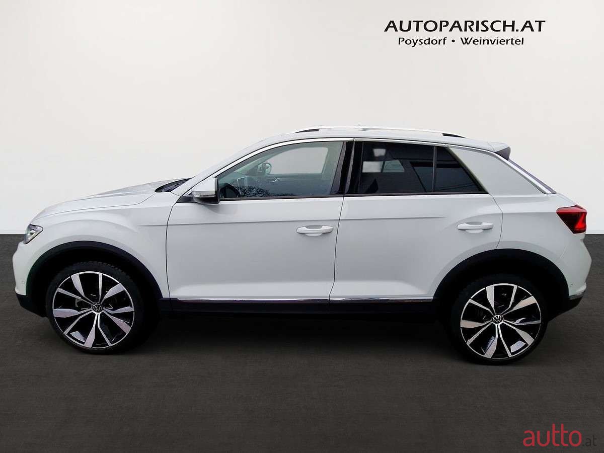2023' Volkswagen T-Roc photo #2