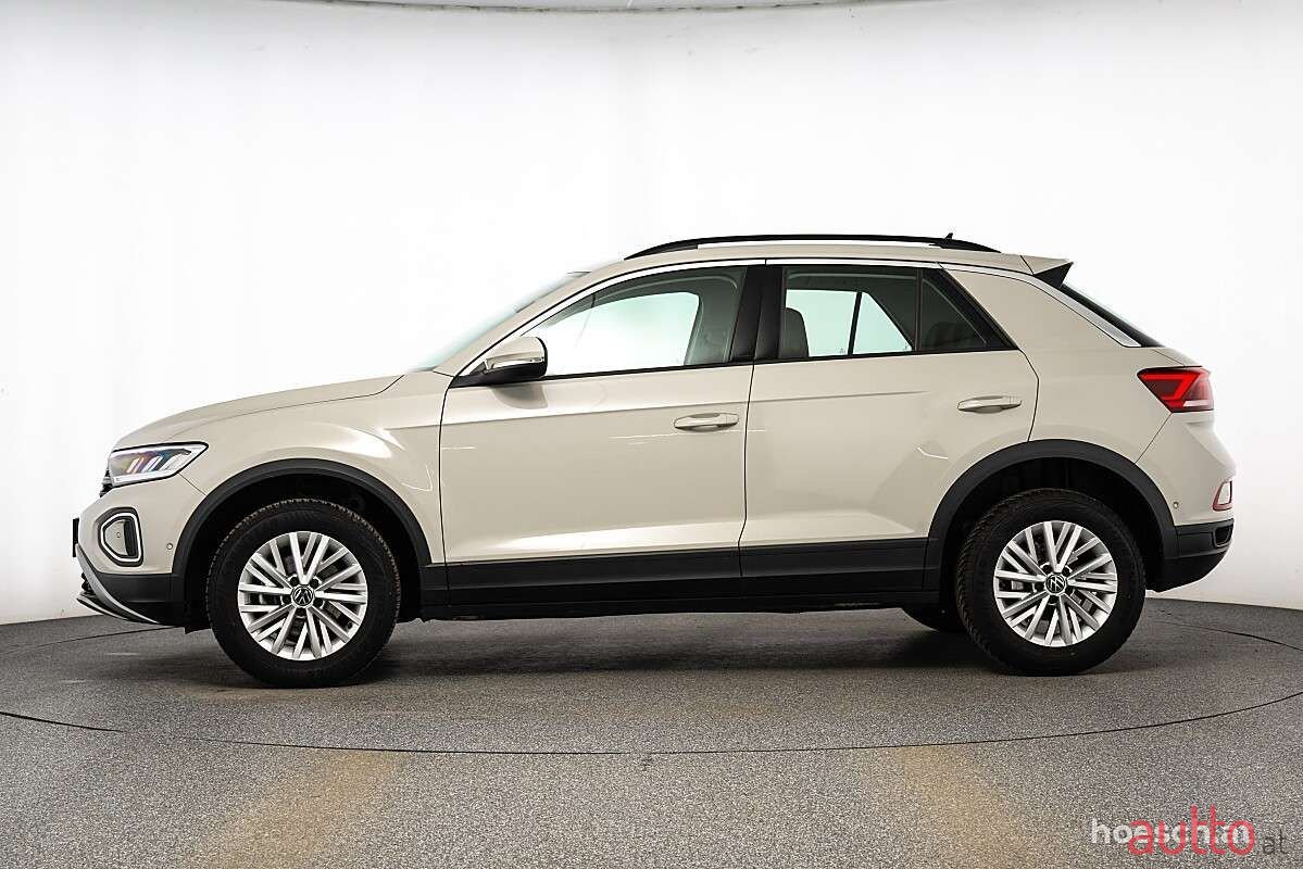 2024' Volkswagen T-Roc photo #3