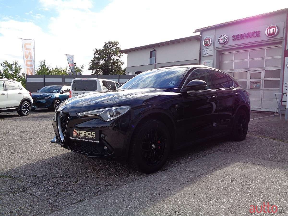2018' Alfa Romeo Stelvio photo #2