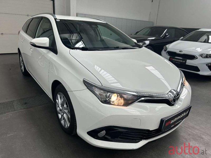 2017' Toyota Auris photo #1