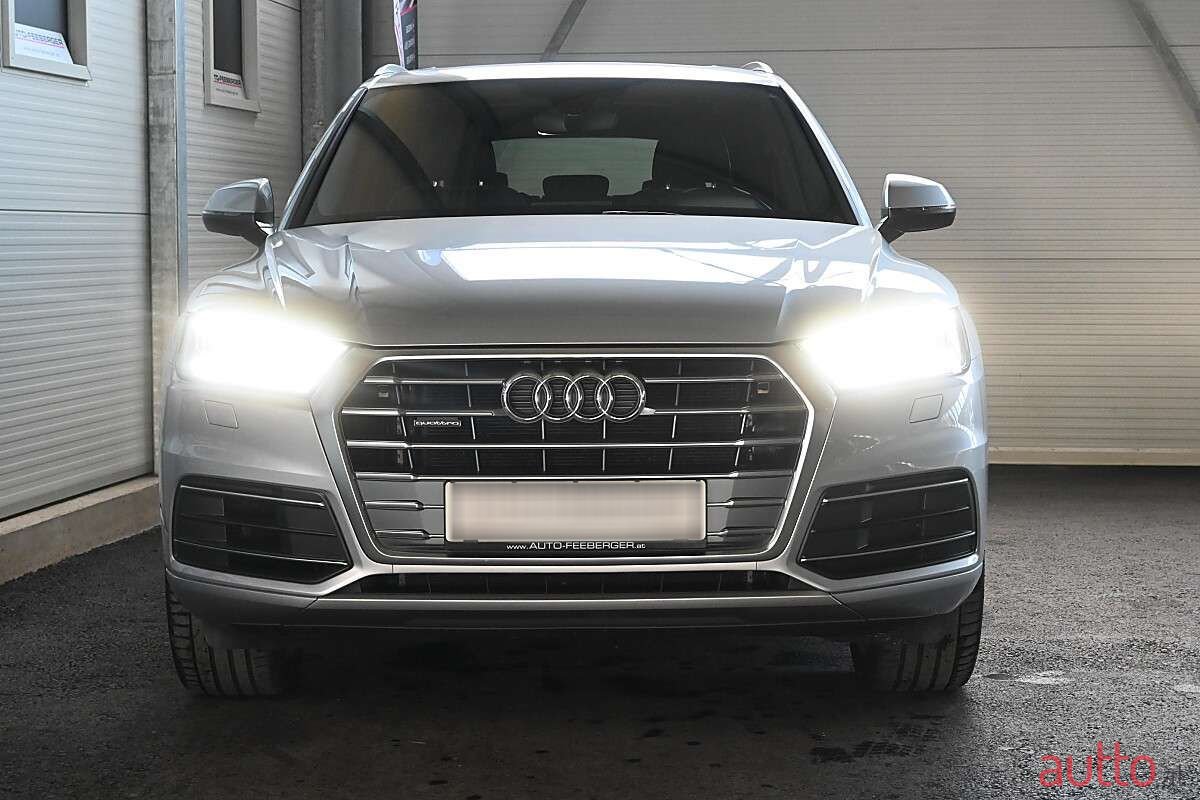 2020' Audi Q5 photo #1