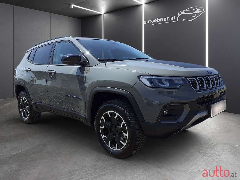 2023' Jeep Compass photo #3