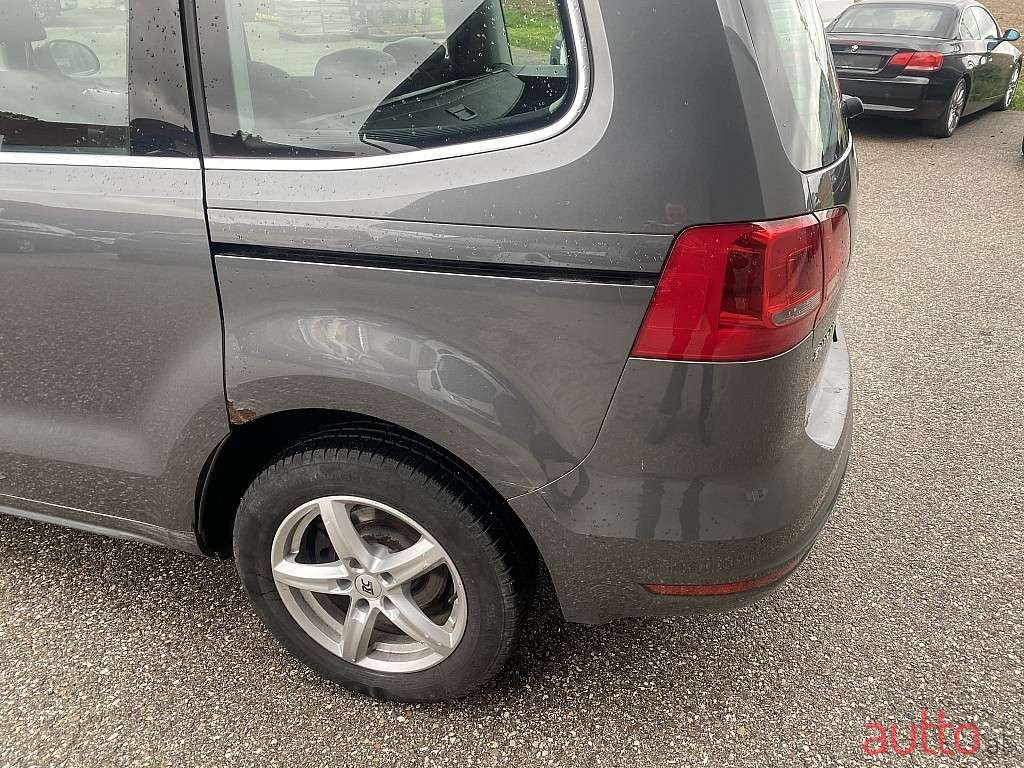 2012' Volkswagen Sharan photo #5