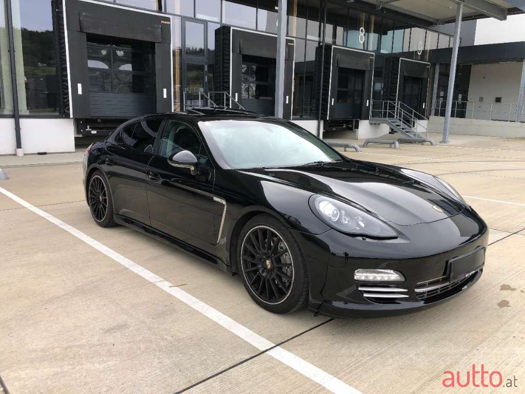 2013' Porsche Panamera photo #1