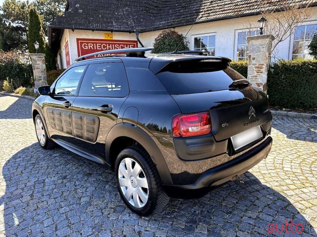 2017' Citroen C4 Cactus photo #3