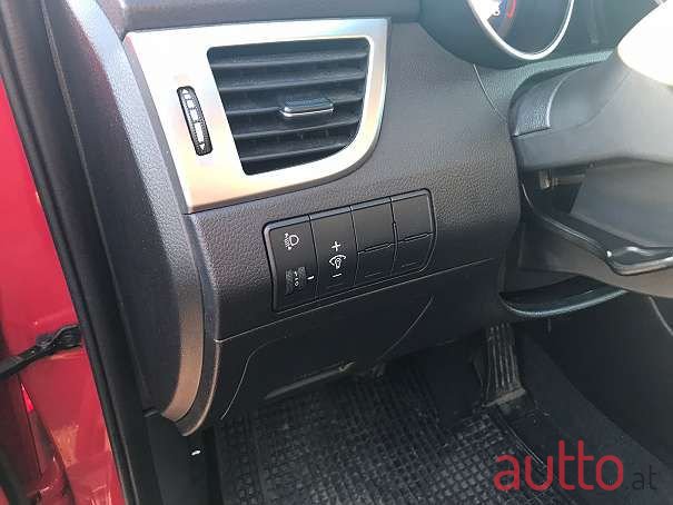 2012' Hyundai i30 photo #5