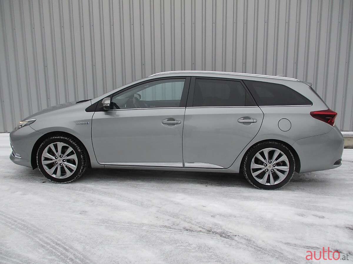 2015' Toyota Auris photo #3