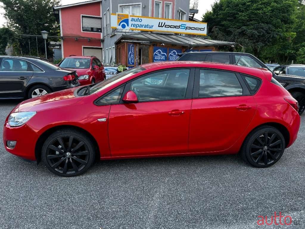 2010' Opel Astra photo #4