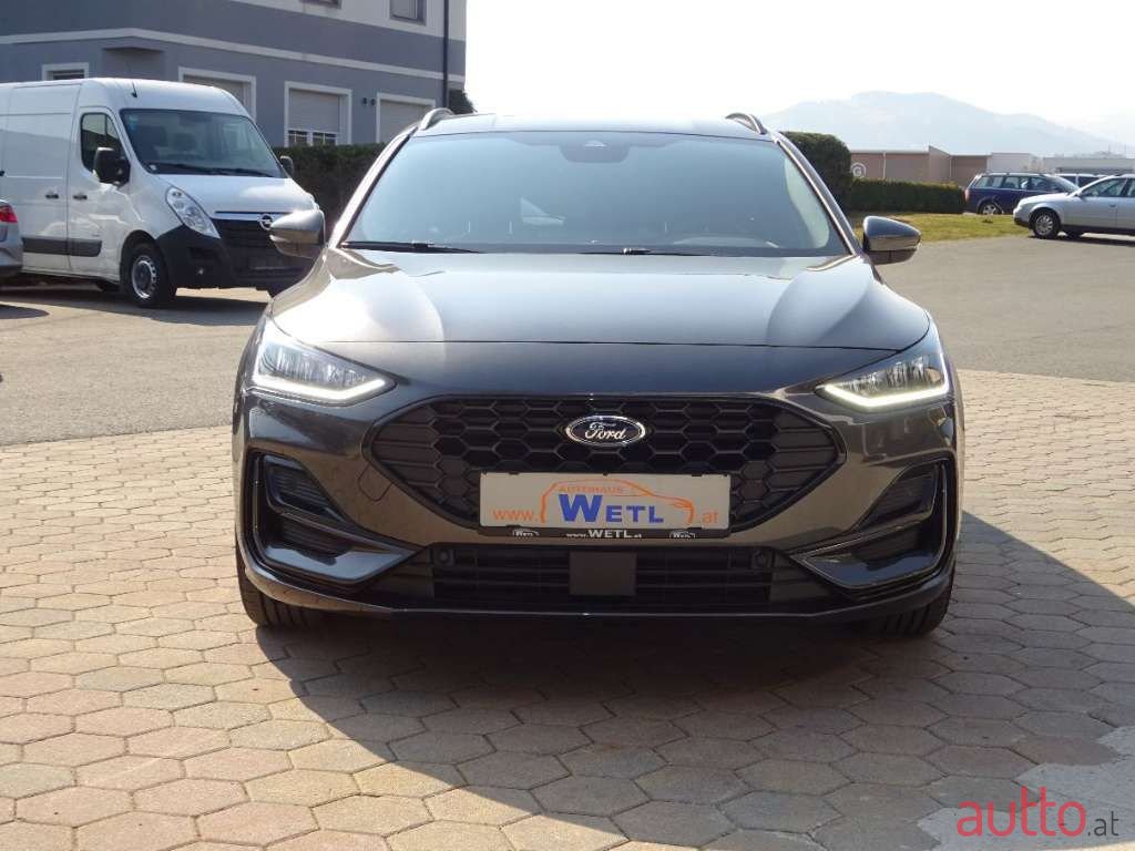 2022' Ford Focus photo #2