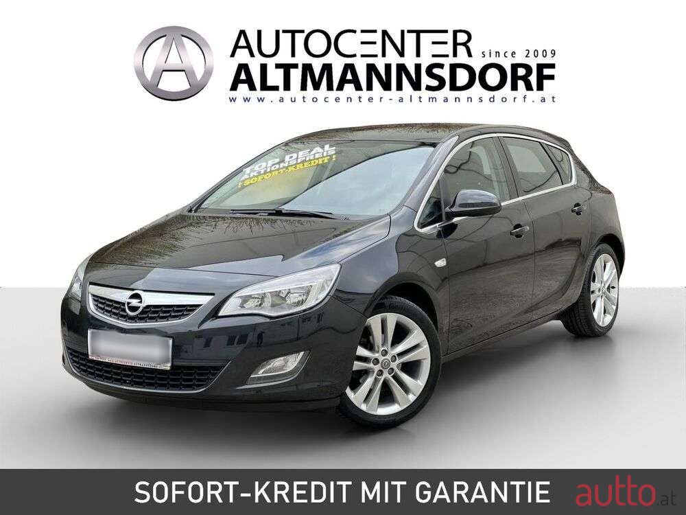 2011' Opel Astra photo #2