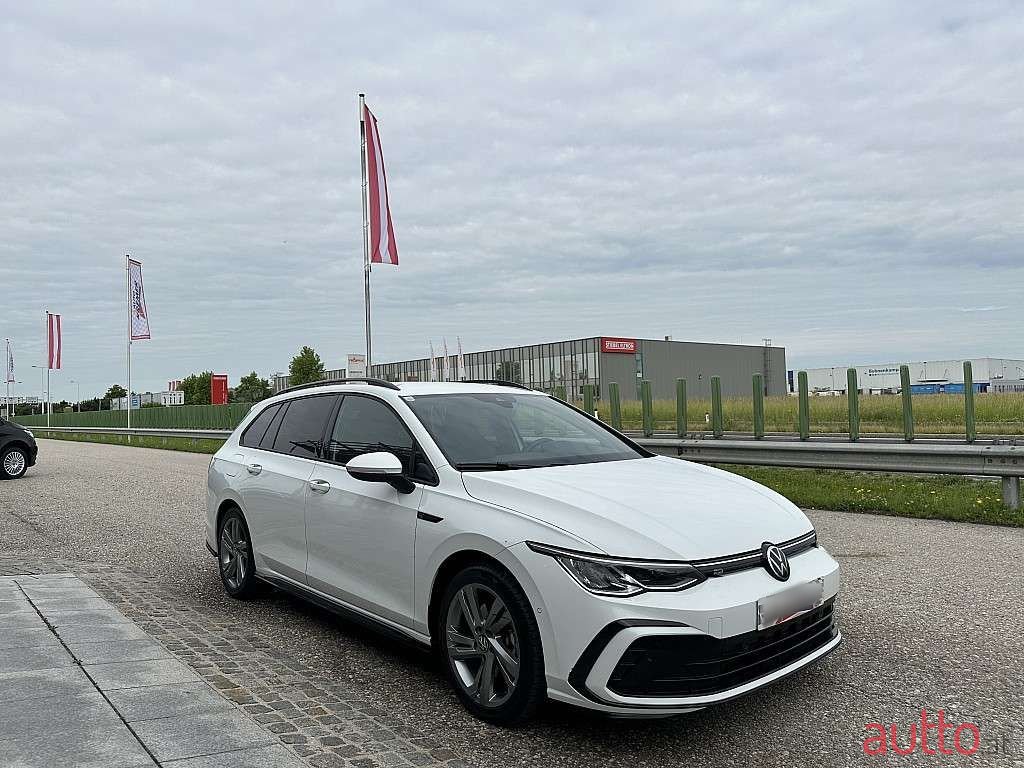 2023' Volkswagen Golf photo #3