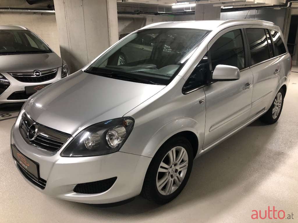 2012' Opel Zafira photo #2
