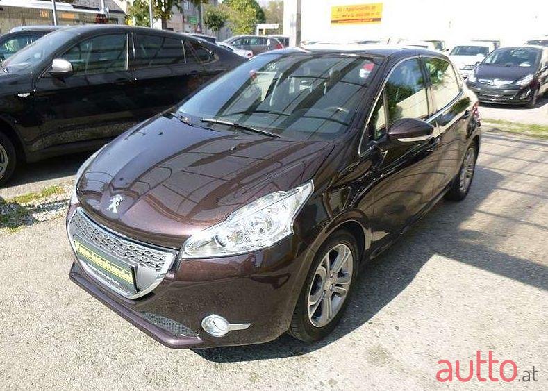 2012' Peugeot 208 photo #1