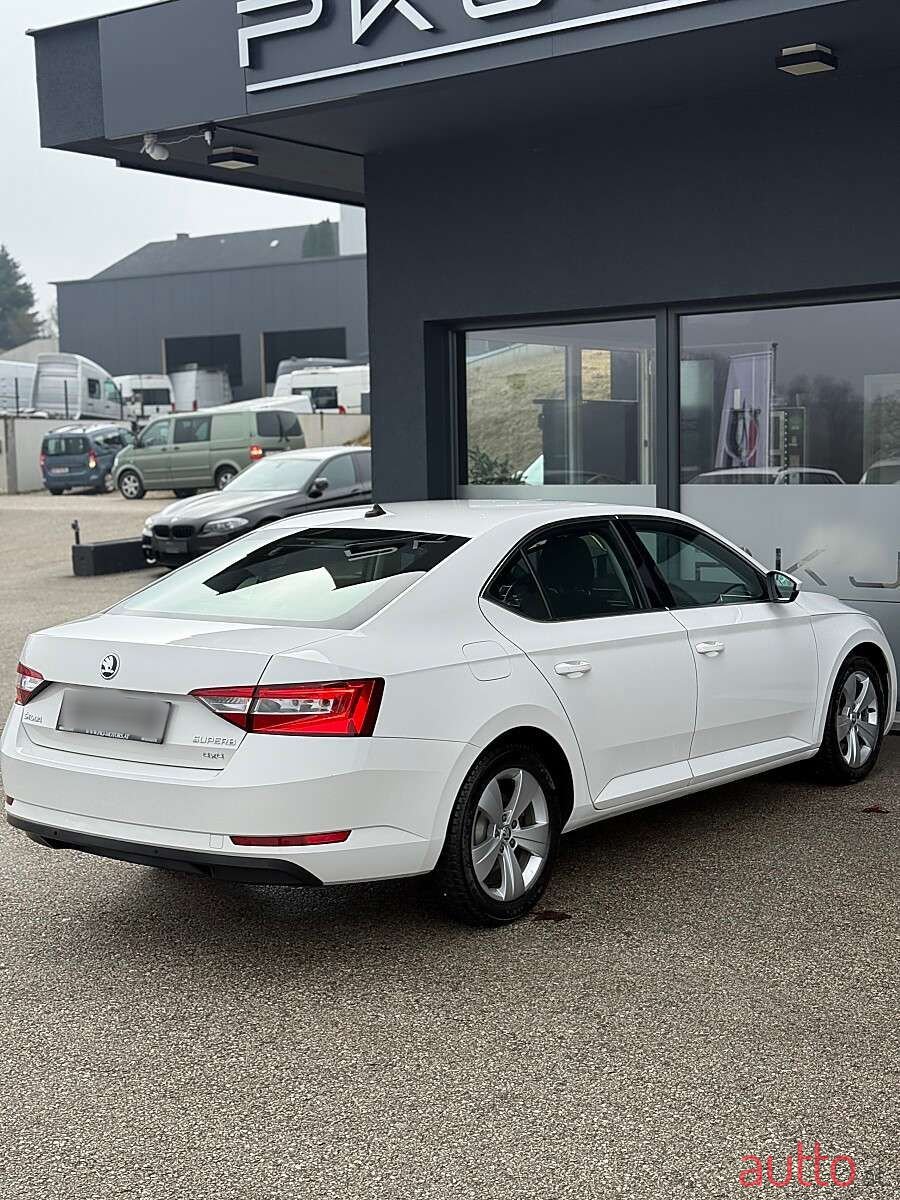 2018' Skoda Superb photo #5