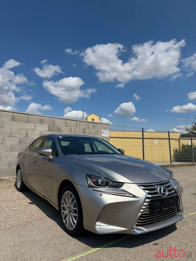 2017' Lexus IS photo #1