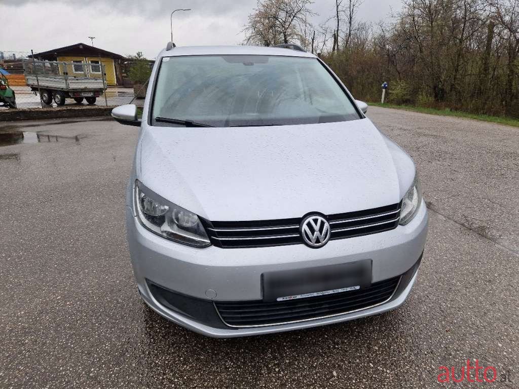 2010' Volkswagen Touran photo #4