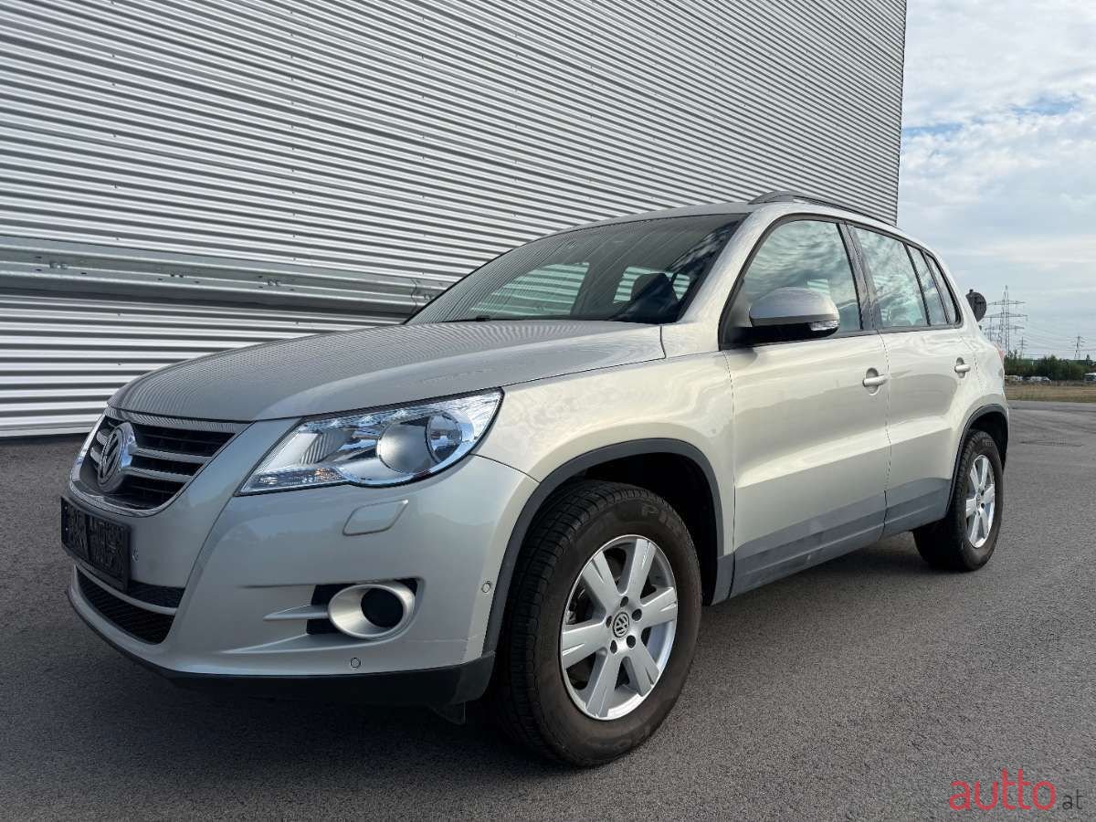 2010' Volkswagen Tiguan photo #2