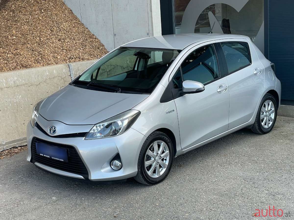 2013' Toyota Yaris photo #1