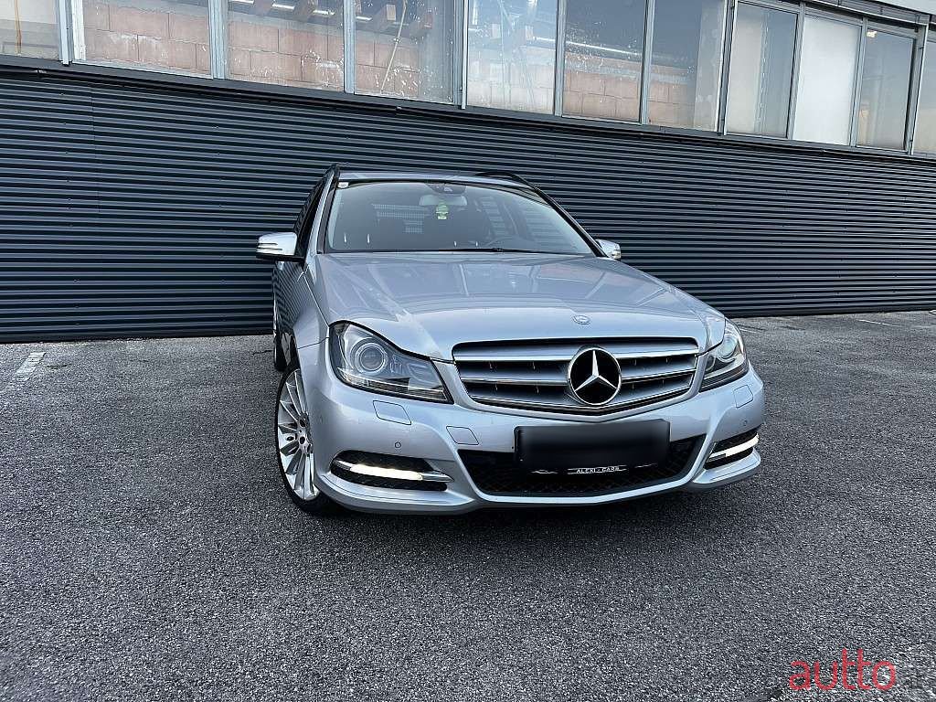 2011' Mercedes-Benz C-Klasse photo #5