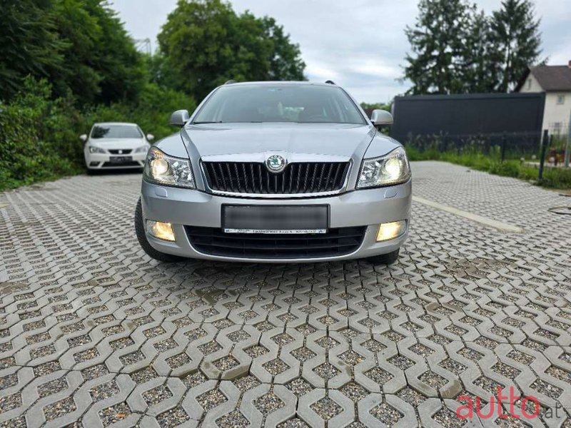 2011' Skoda Octavia photo #2