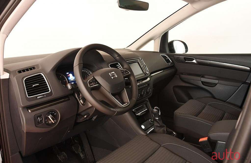 2022' SEAT Alhambra photo #5