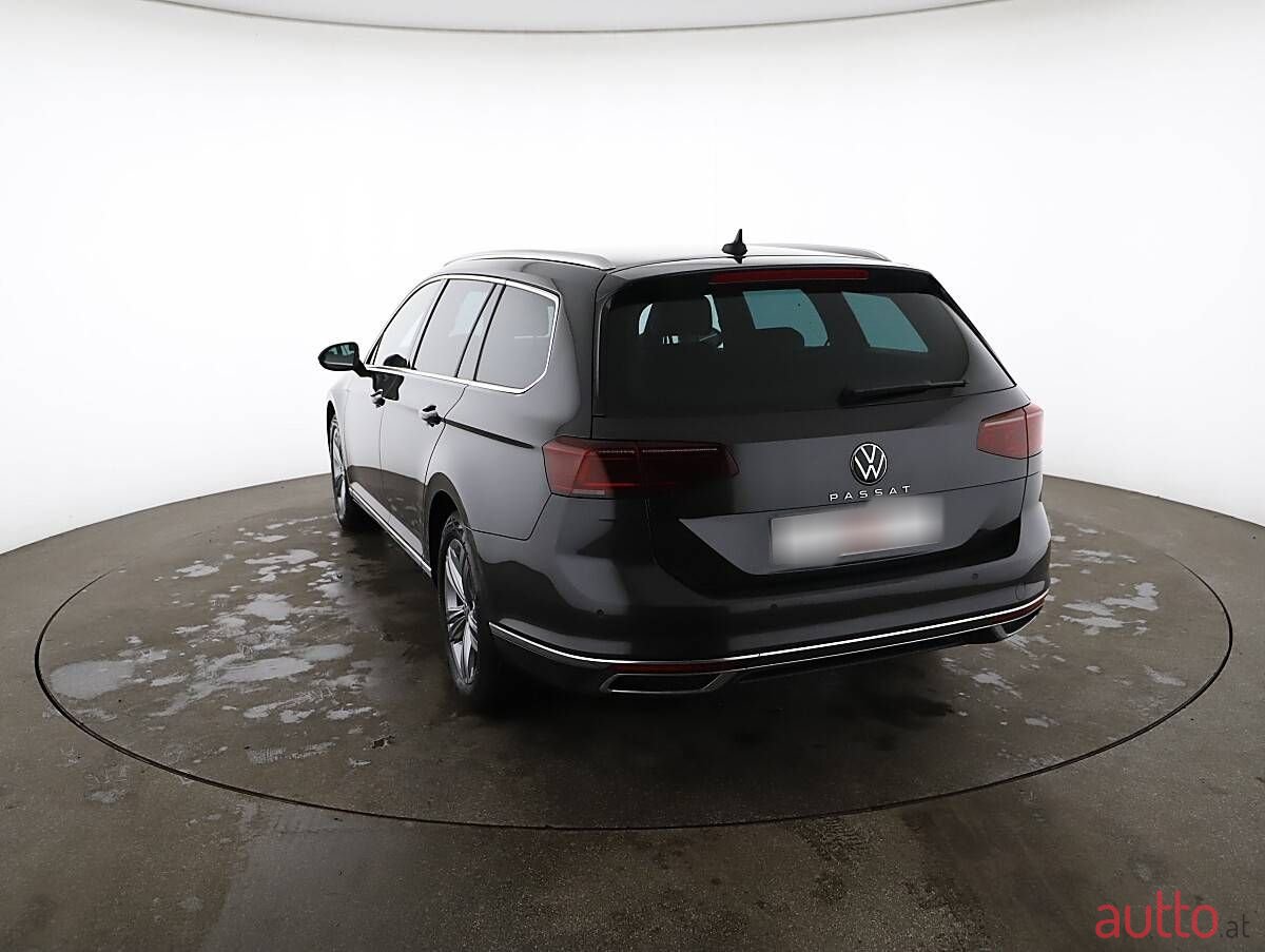 2023' Volkswagen Passat photo #2