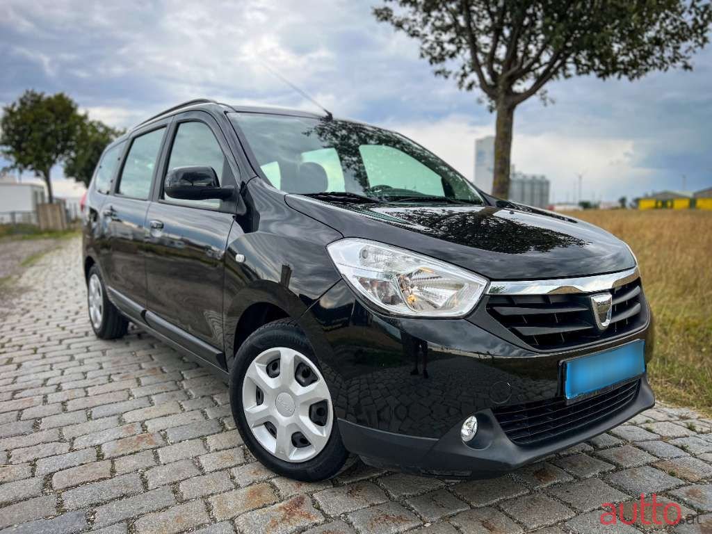 2013' Dacia Lodgy photo #2
