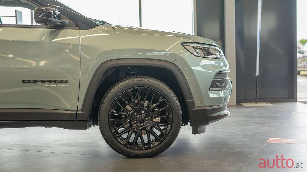 2022' Jeep Compass photo #6