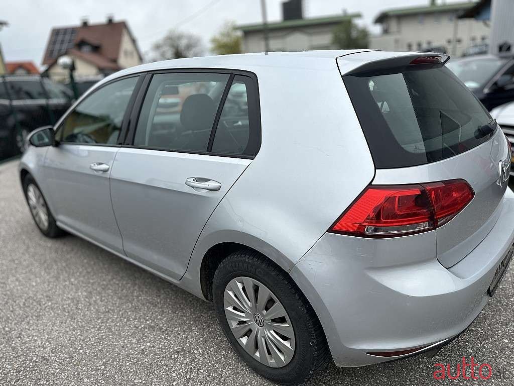 2015' Volkswagen Golf photo #5