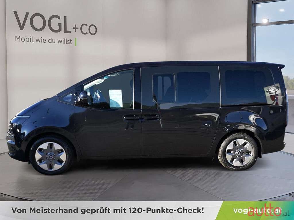 2022' Hyundai Staria photo #2