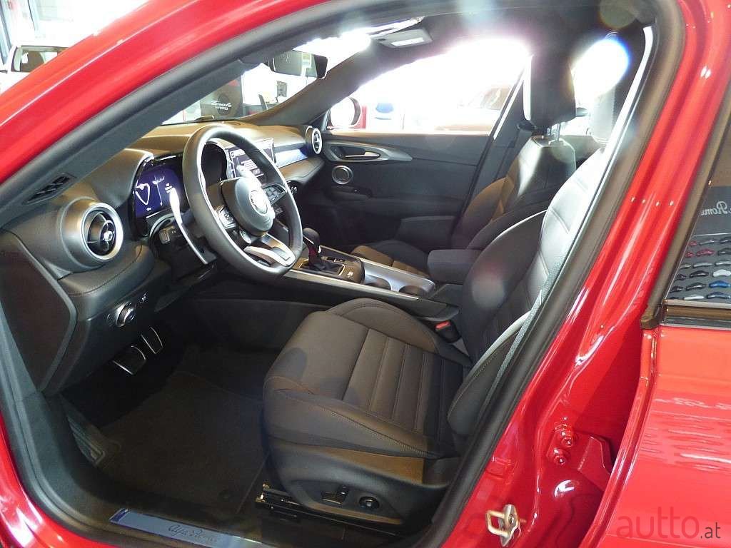 2023' Alfa Romeo Tonale photo #6