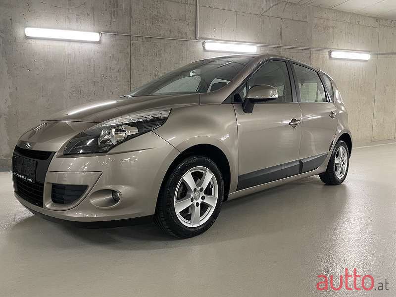 2011' Renault Scenic photo #1