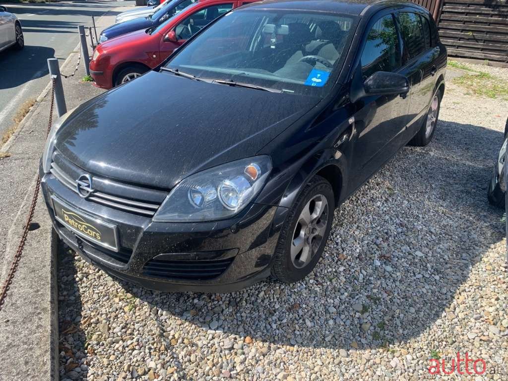 2004' Opel Astra photo #1