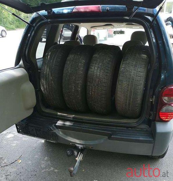 2005' Jeep Cherokee photo #3