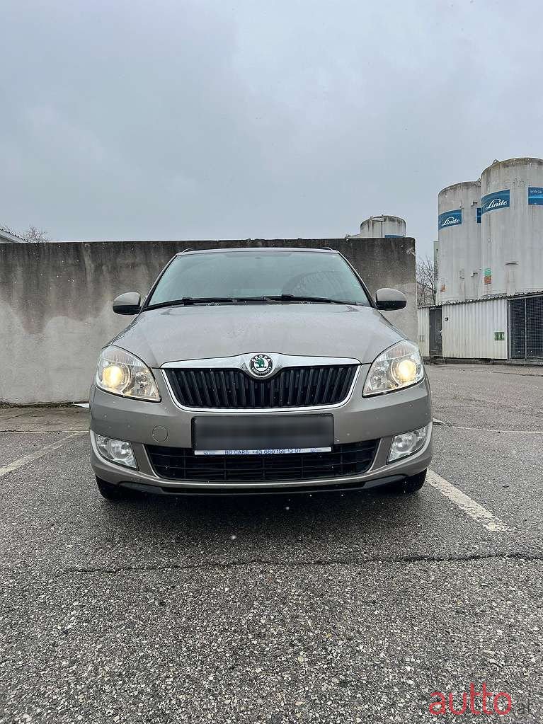 2012' Skoda Fabia photo #2
