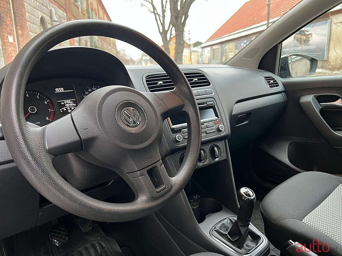 2012' Volkswagen Polo photo #5