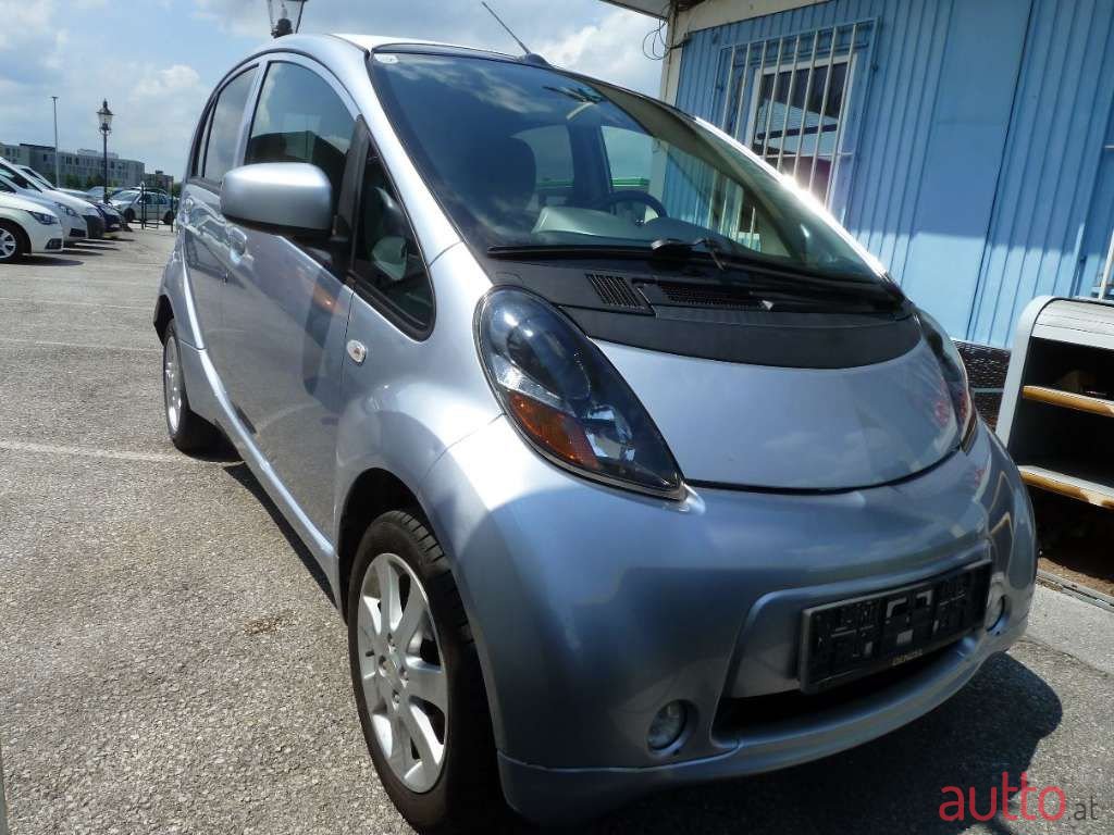 2011' Mitsubishi Imiev photo #3