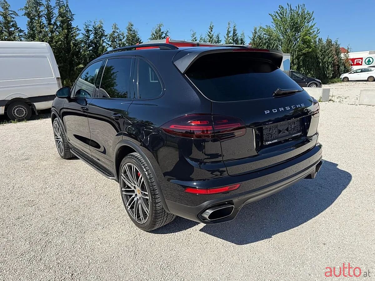 2015' Porsche Cayenne photo #5