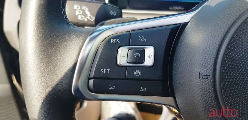 2020' Volkswagen Golf photo #4