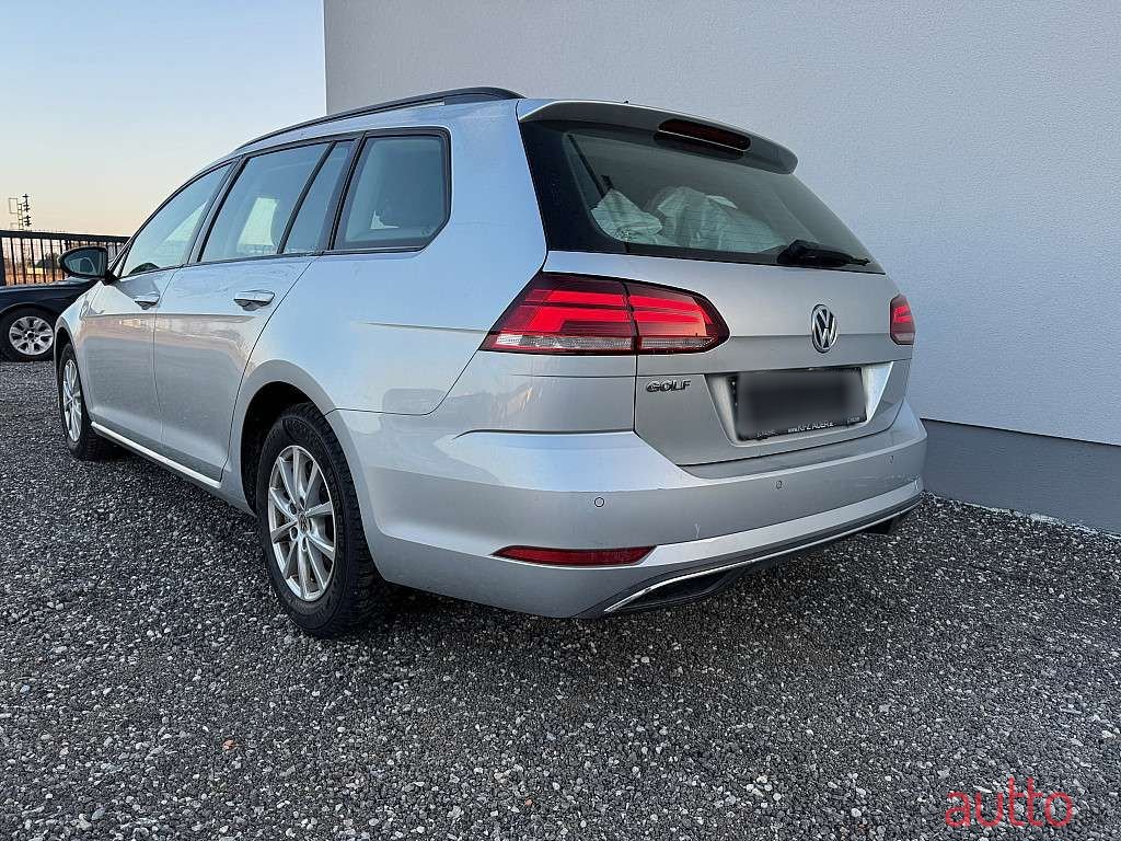 2020' Volkswagen Golf photo #6