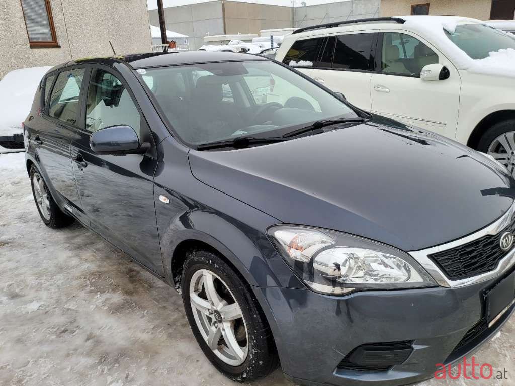 2010' Kia Ceed photo #3