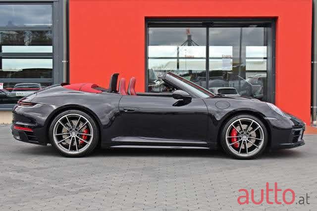 2019' Porsche 911 Carrera 4s photo #6