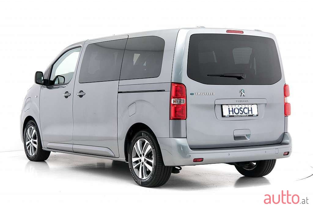 2020' Peugeot Traveller photo #3