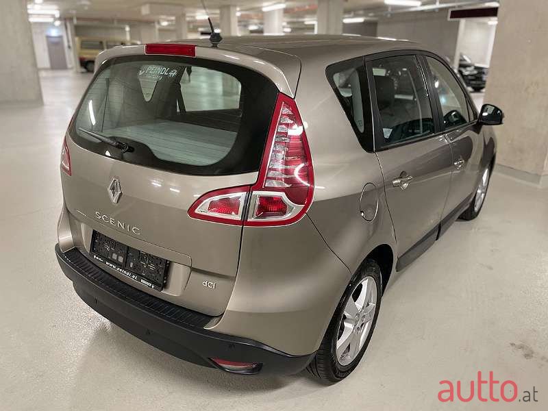 2011' Renault Scenic photo #5