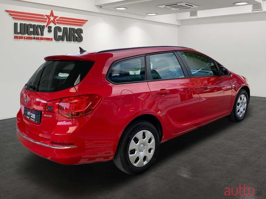 2014' Opel Astra photo #6