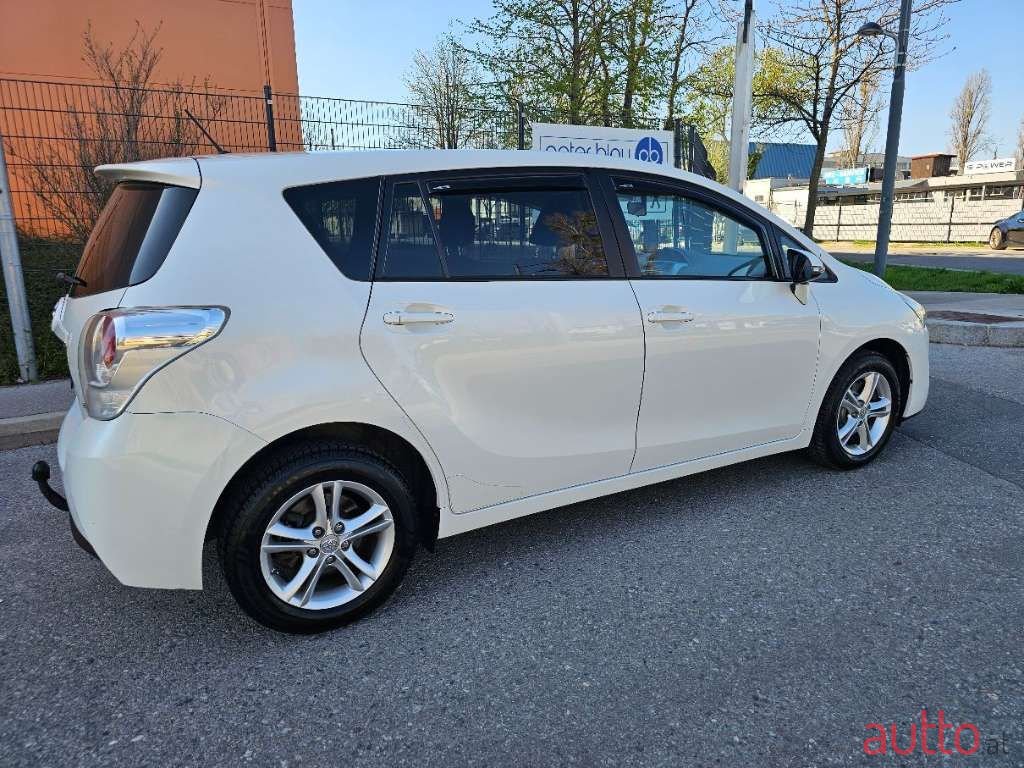 2015' Toyota Verso photo #2